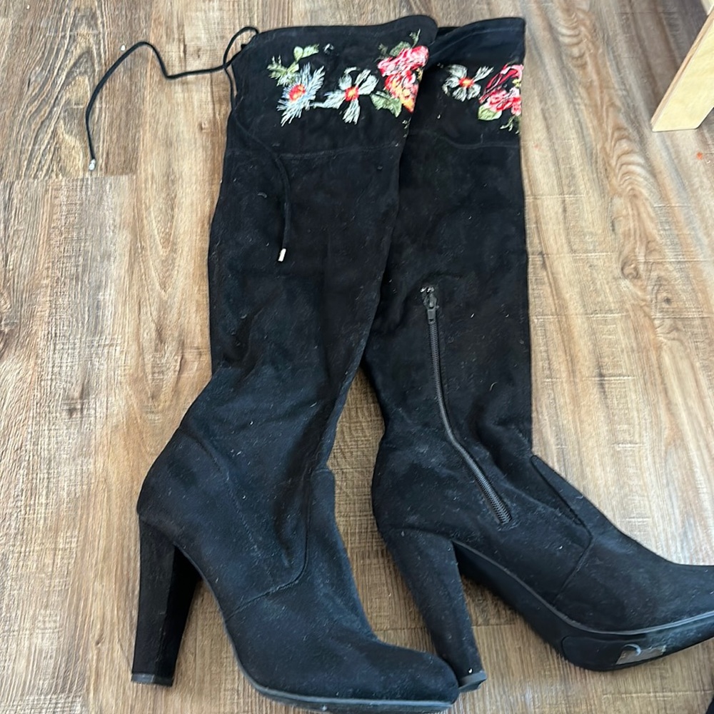 Amazing embroidered knee high boots size 10